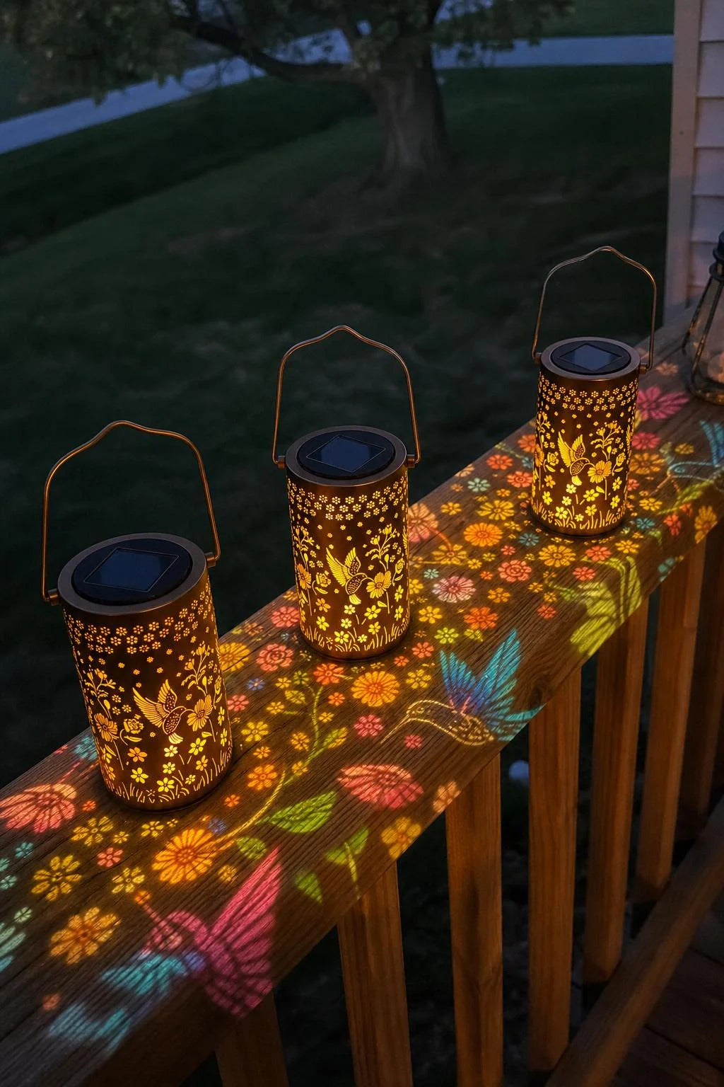 Solar Hummingbird Lantern – Multicolored Glow, Waterproof 🐦🌈
