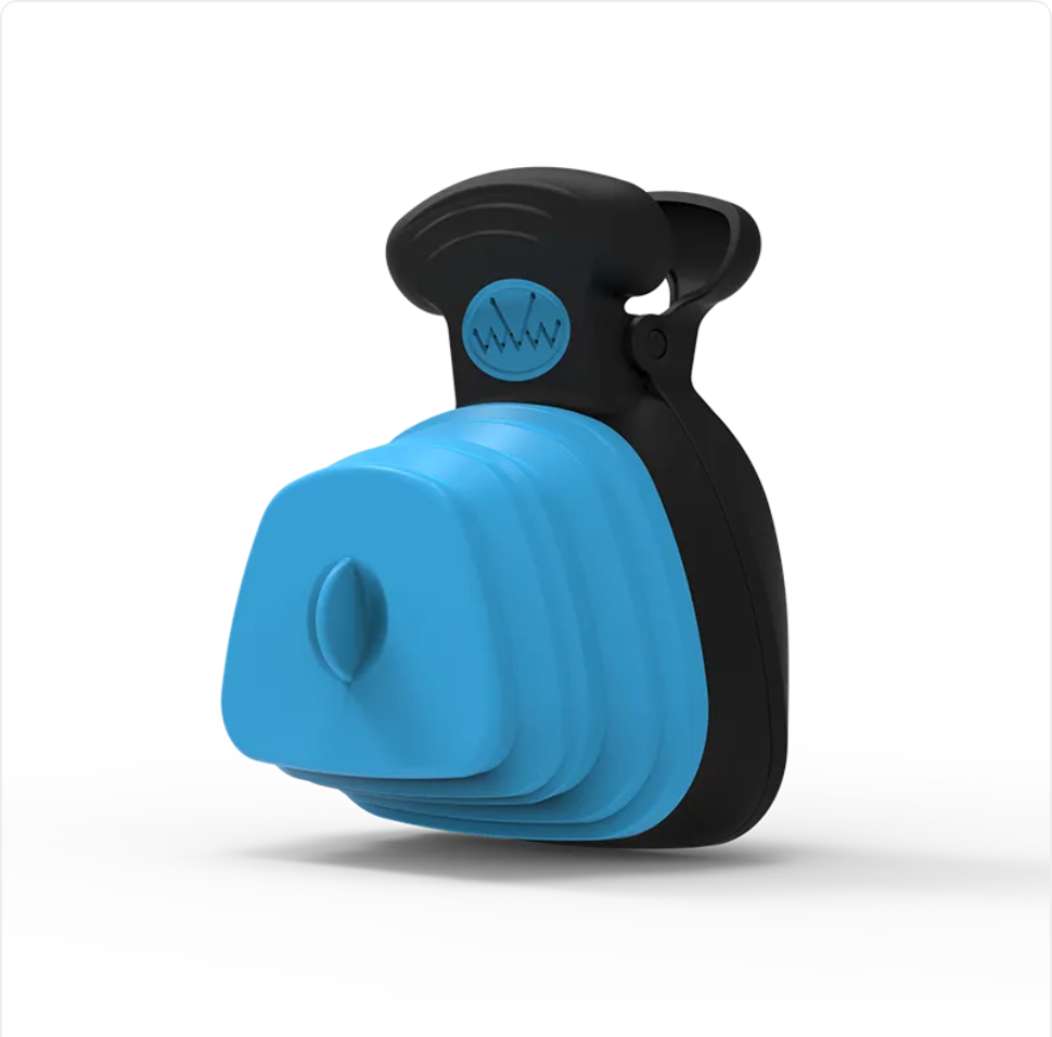 Clip-On Poop Scooper – Foldable, Pocket-Sized, Bag Dispenser Included 🐾🧹
