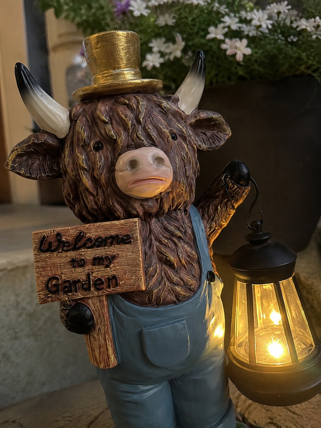 Highland Cow Garden Lantern Statue – Solar Glow, Farmhouse Charm, Welcome Sign 🐮🧡