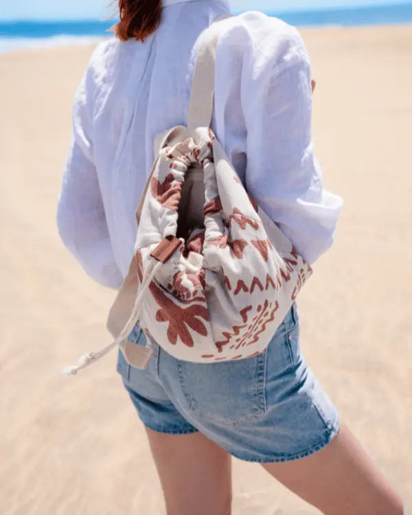 2-in-1 Towel & Backpack Combo – 100% Organic Cotton, Sand-Resistant, Quick-Drying 🏖️🎒